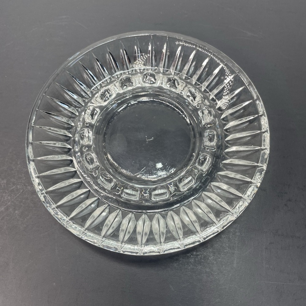 VINTAGE ROUND 5 INCH‎ PRESSED GLASS ASHTRAY - CLEAR STARBURST PATTERN 15 SLOTS
